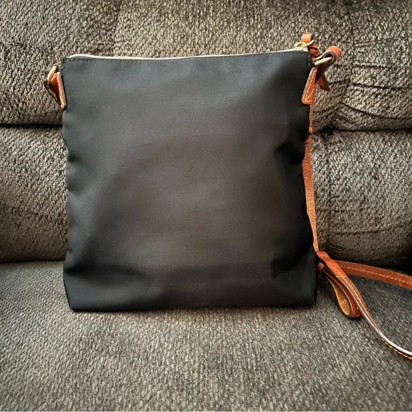 Dooney & Bourke Black and Tan Crossbody Bag❤️‍🔥 - Picture 2 of 9